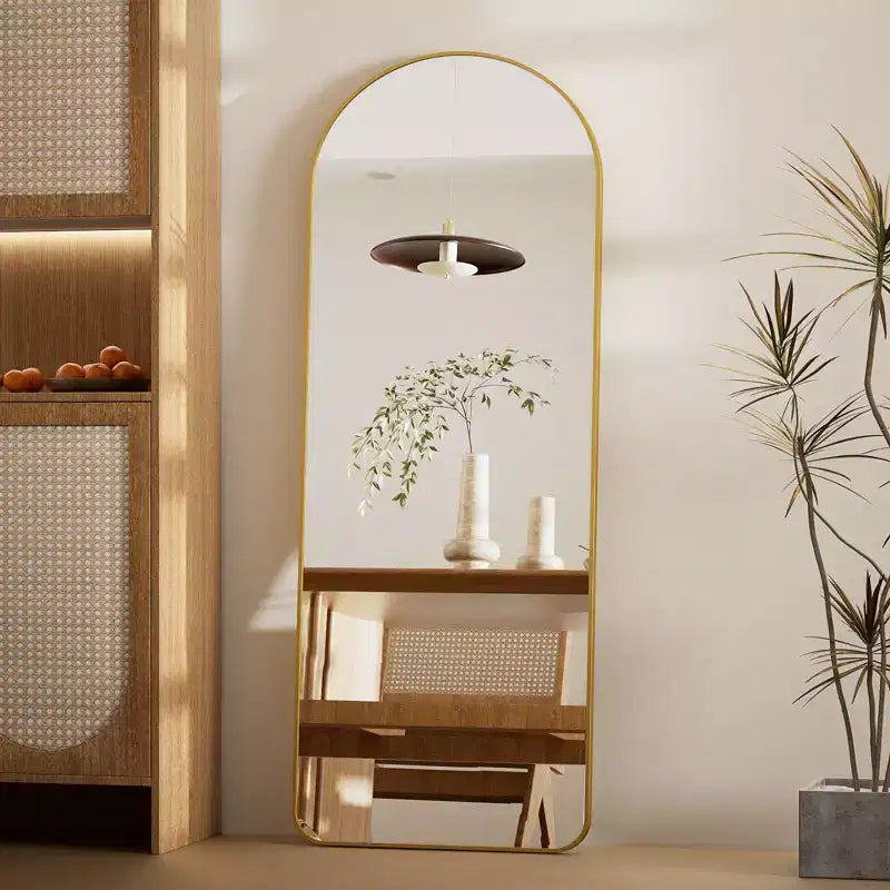 Miroir sur pied plein corps arqué – Miroir de plain-pied avec cadre en métal pour chambre ou salon, fixation murale ou support inclus