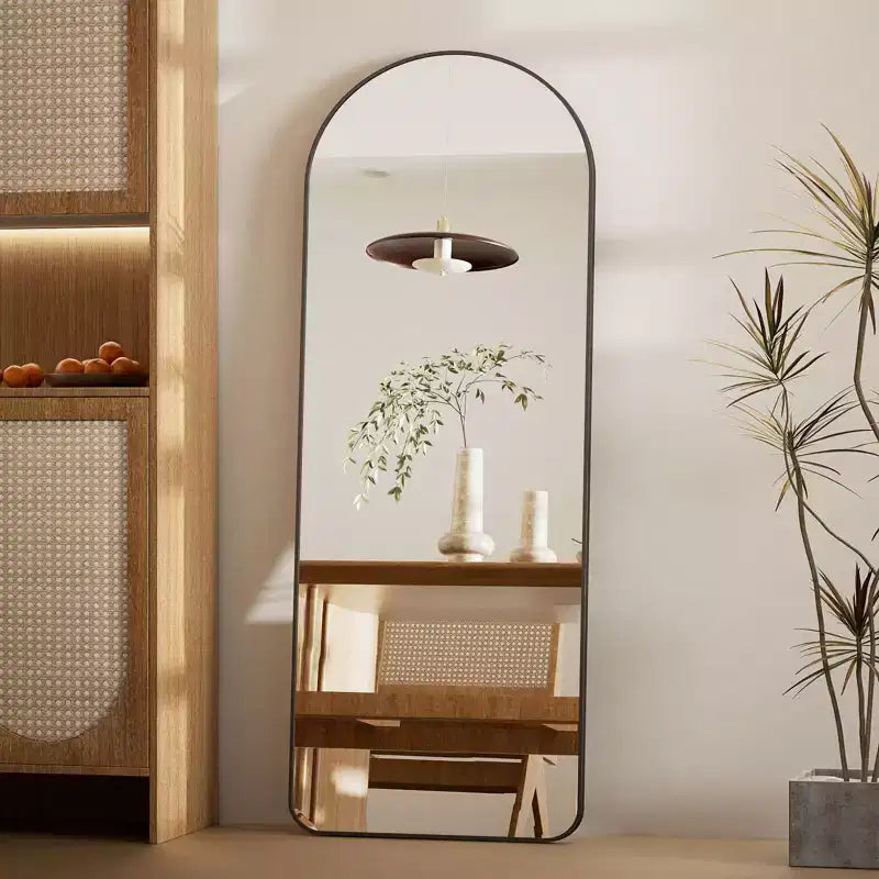 Miroir sur pied plein corps arqué – Miroir de plain-pied avec cadre en métal pour chambre ou salon, fixation murale ou support inclus