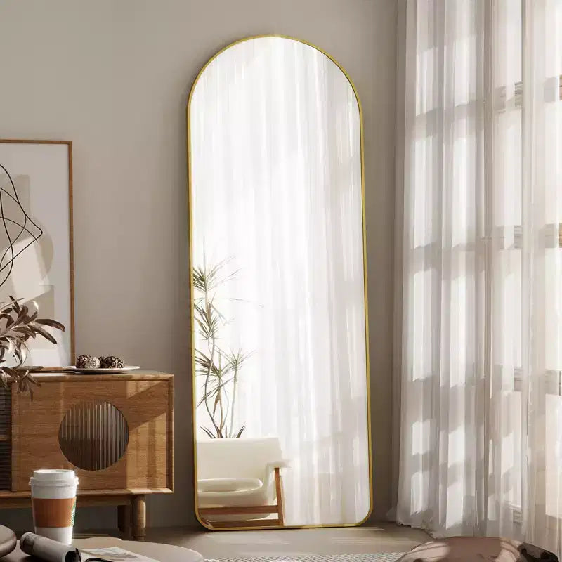 Miroir sur pied plein corps arqué – Miroir de plain-pied avec cadre en métal pour chambre ou salon, fixation murale ou support inclus