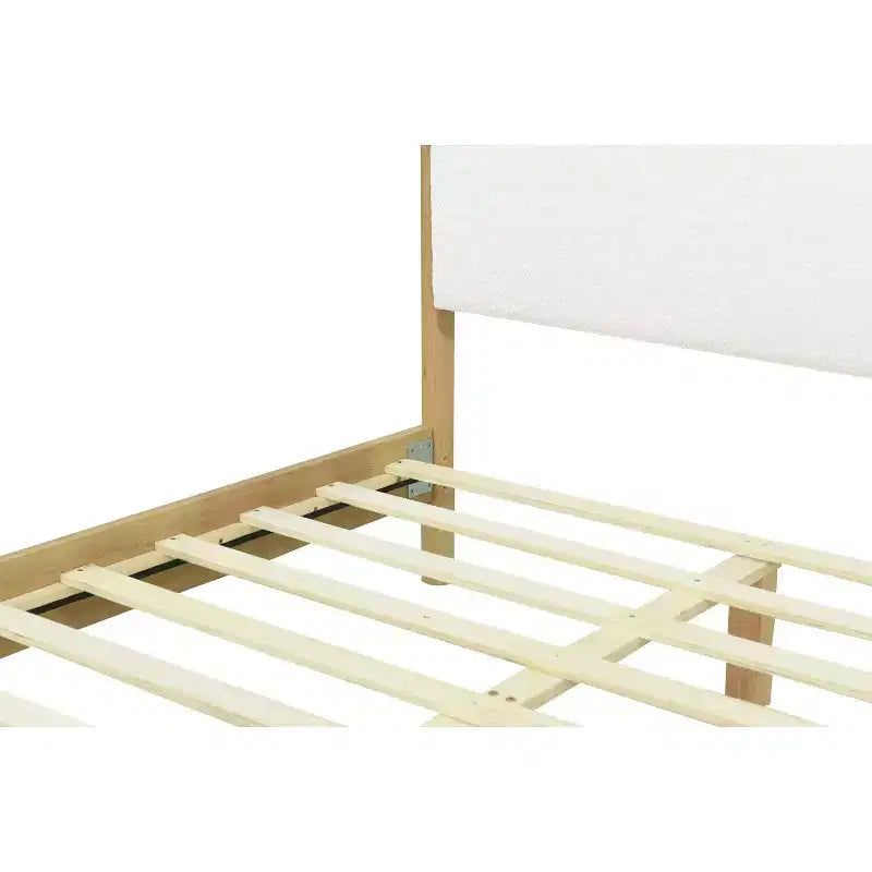 Cadre de lit en peluche de couleur camel avec dossier doux à deux zones, bords arrondis et support stable et silencieux pour des chambres confortables, King