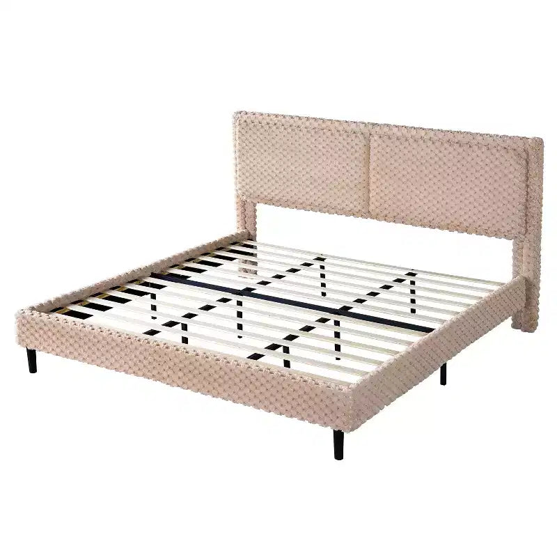 Cadre de lit en peluche de couleur camel avec dossier doux à deux zones, bords arrondis et support stable et silencieux pour des chambres confortables, King