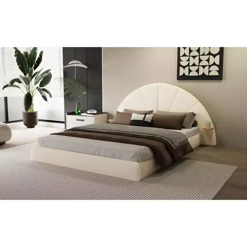 Cadre de lit Queen Boucle arqué beige avec table de chevet intégrée, texture douce et design stable au sol pour chambres chics