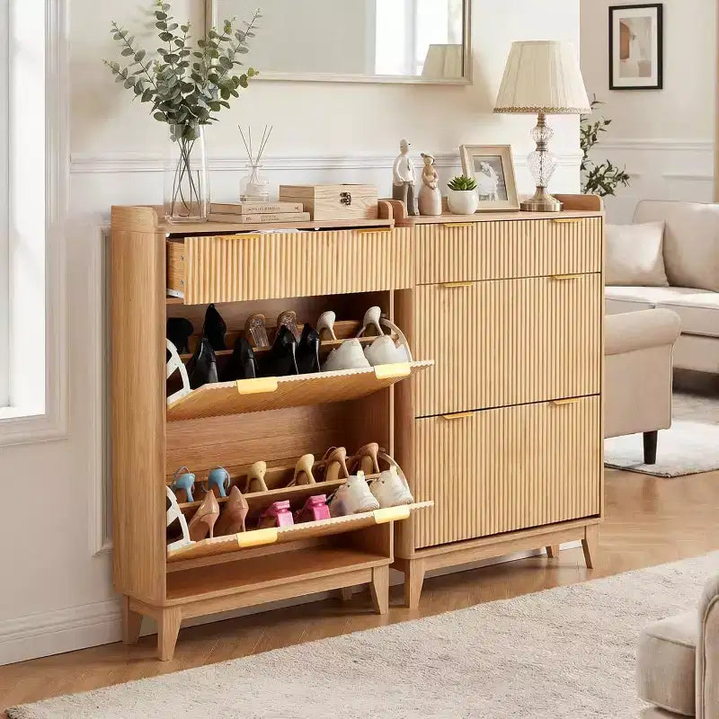 Meuble à chaussures fin cannelé pour entrée, organiseur d'entrée moderne et étroit avec 2 portes, étagères réglables, solution de rangement compacte pour la maison