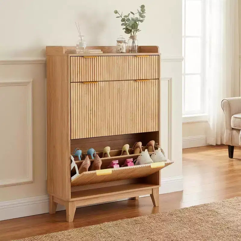Meuble à chaussures fin cannelé pour entrée, organiseur d'entrée moderne et étroit avec 2 portes, étagères réglables, solution de rangement compacte pour la maison