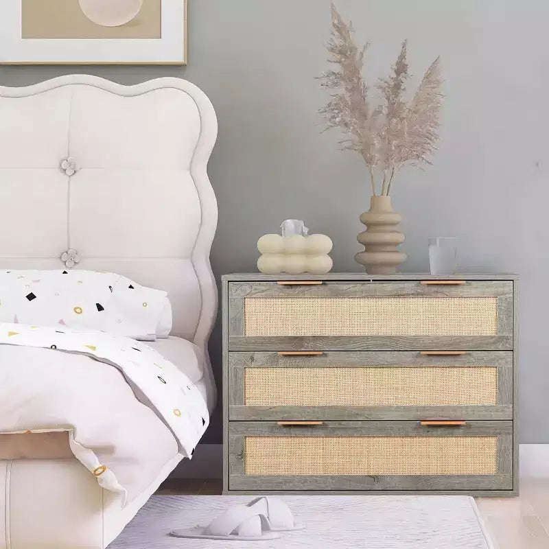 Commode en rotin TYBOATLE, commode à 3 tiroirs avec détails en cannage bohème, organisateur de rangement moderne du milieu du siècle pour chambre à coucher, salon