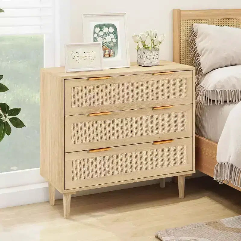 Commode en rotin TYBOATLE, commode à 3 tiroirs avec détails en cannage bohème, organisateur de rangement moderne du milieu du siècle pour chambre à coucher, salon