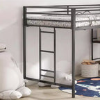 Lit superposé simple Bellemave Junior avec cadre en métal noir, étagère en bois couleur cannelle, barrières de sécurité et échelle, lit superposé pour chambre d'enfant peu encombrant