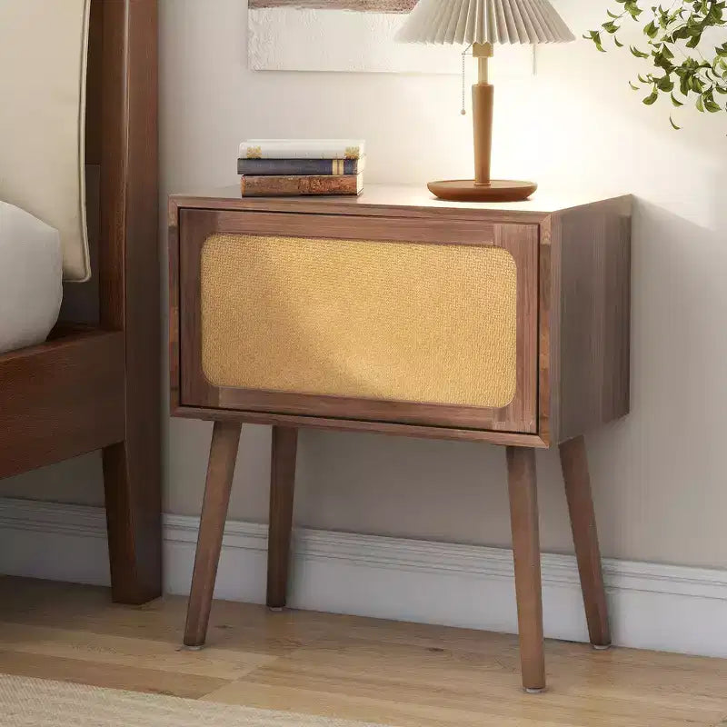 Table de chevet Whisen en rotin avec tiroir basculant et compartiments cachés, pieds hauts pour chambre et salon