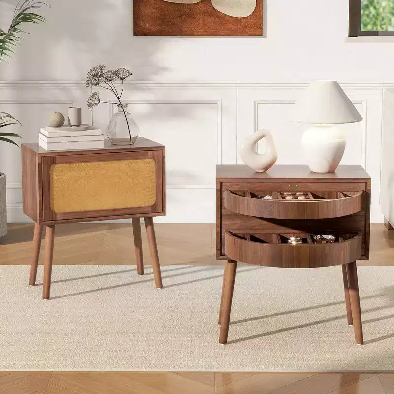 Table de chevet Whisen en rotin avec tiroir basculant et compartiments cachés, pieds hauts pour chambre et salon