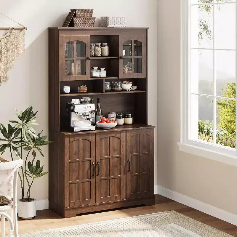 Armoire de rangement noire de 180 cm de haut avec portes vitrées, buffet avec station de charge intégrée et porte-bouteilles pour cuisine et salle à manger