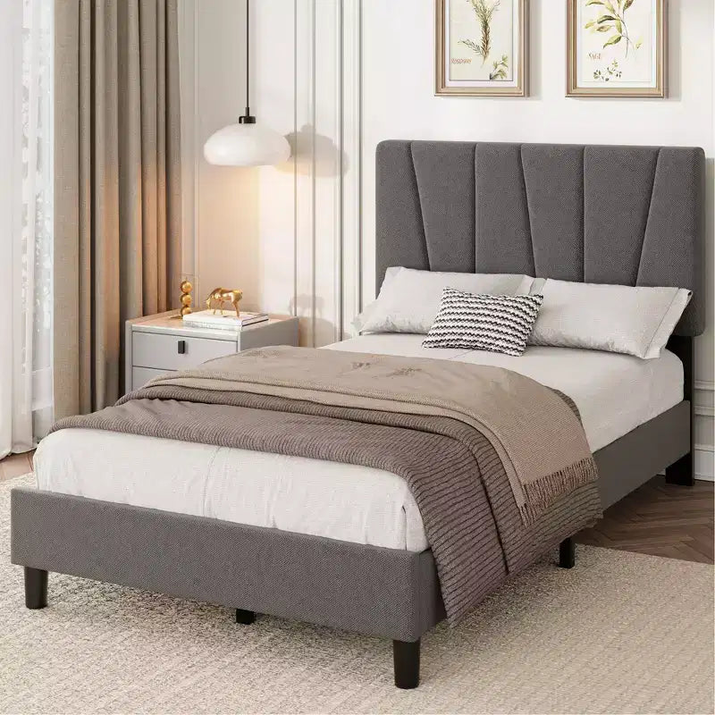 Cadre de lit plateforme simple pour enfants, tête de lit rembourrée en lin et support à lattes en bois, base de matelas silencieuse/aucun sommier tapissier requis