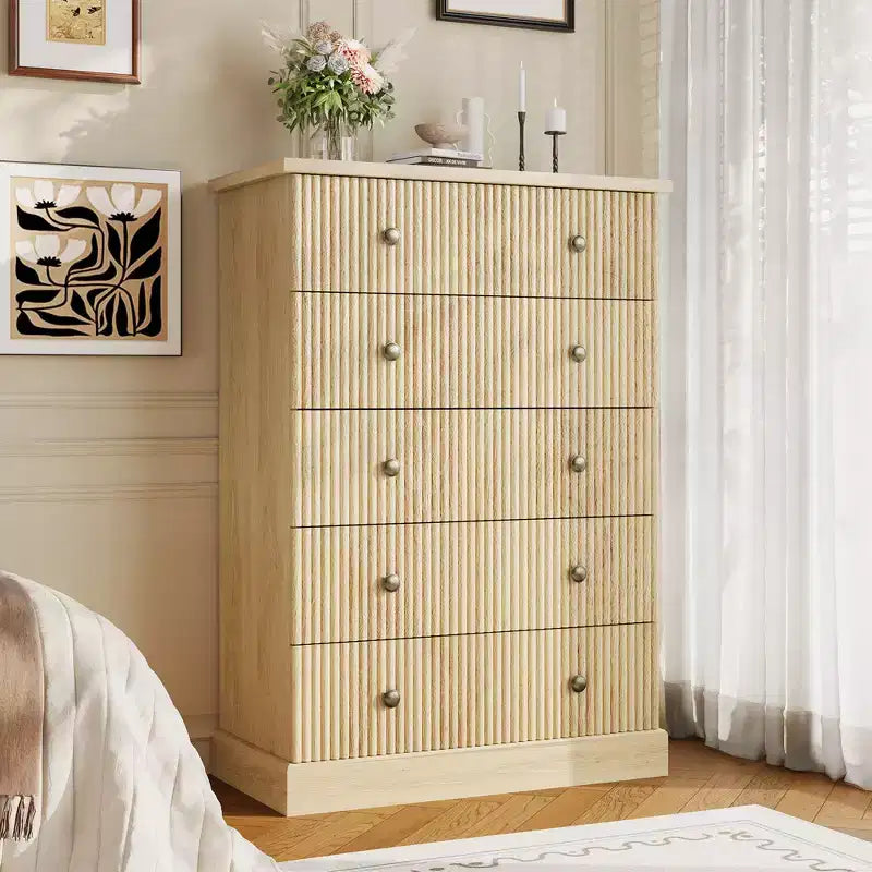 Commode haute 5 tiroirs peu encombrante pour chambre à coucher Commode verticale moderne, armoire de rangement spacieuse Finition bois blanc contemporain