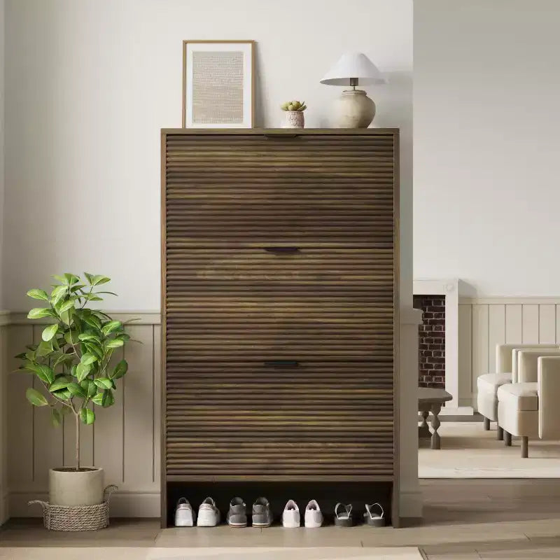 Meuble à chaussures cannelé avec 3 portes basculantes, rangement à chaussures haut dissimulé autoportant pour entrée, couloir, salon