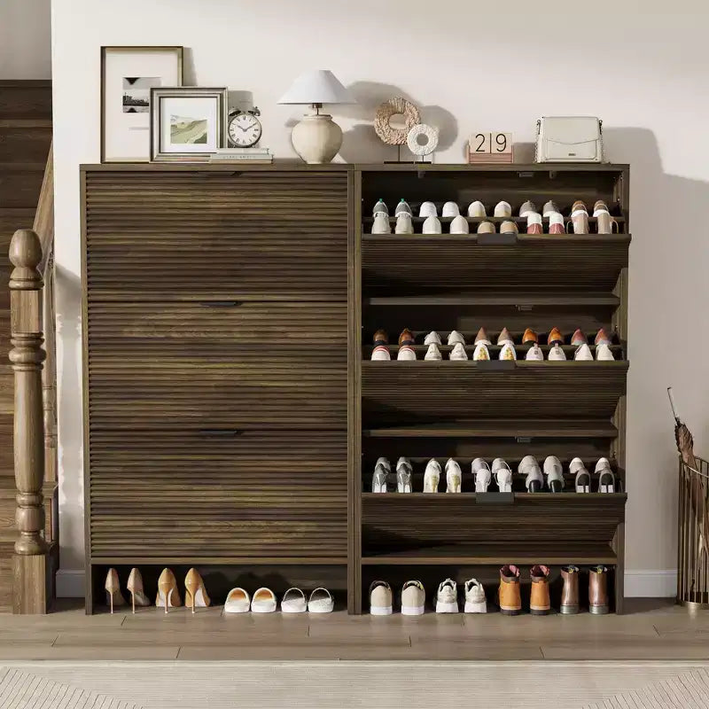 Meuble à chaussures cannelé avec 3 portes basculantes, rangement à chaussures haut dissimulé autoportant pour entrée, couloir, salon