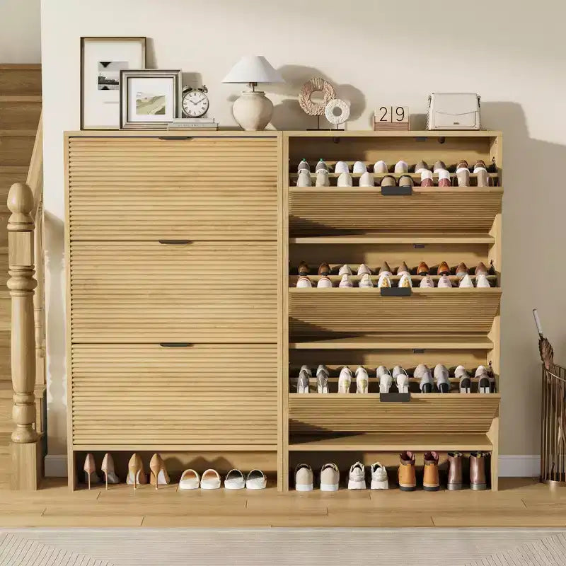 Meuble à chaussures cannelé avec 3 portes basculantes, rangement à chaussures haut dissimulé autoportant pour entrée, couloir, salon