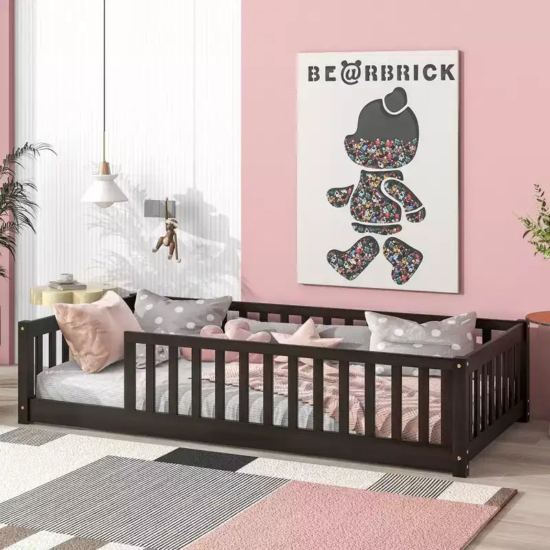 Lit Montessori double au sol avec clôture, lit pour enfants en bois d'hévéa avec barrières de sécurité, expresso