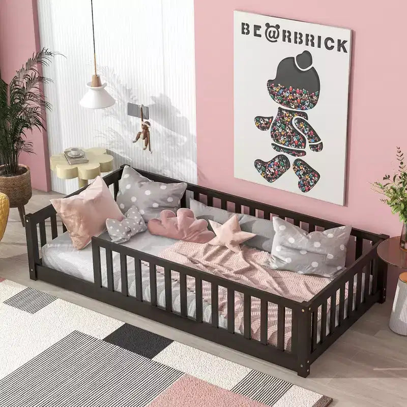 Lit Montessori double au sol avec clôture, lit pour enfants en bois d'hévéa avec barrières de sécurité, expresso