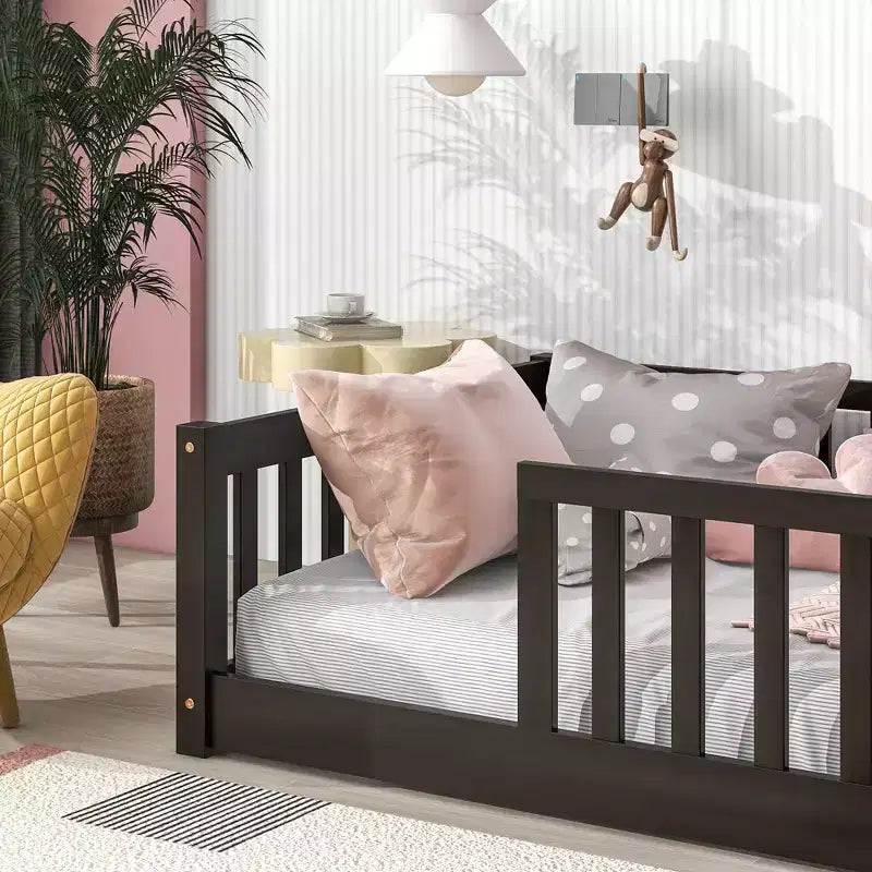 Lit Montessori double au sol avec clôture, lit pour enfants en bois d'hévéa avec barrières de sécurité, expresso