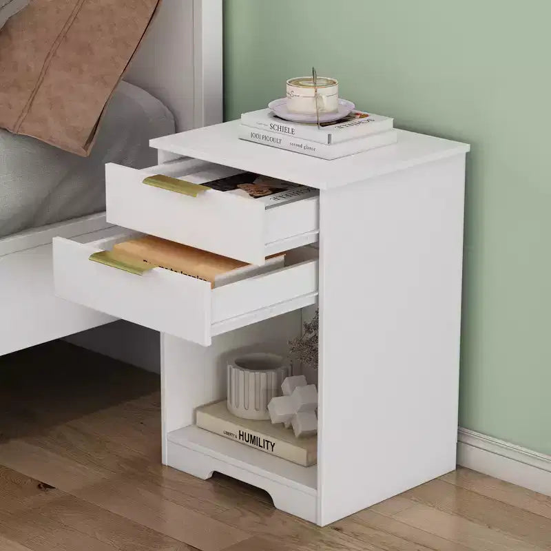 Avec son design épuré et moderne, cette table de chevet à 2 tiroirs, table d'appoint, table de nuit avec espace ouvert, poignée dorée, design moderne, pour le salon.