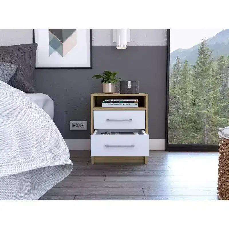 Avec son design épuré et moderne, cette table de chevet rectangulaire blanche et chêne clair à 2 tiroirs et 1 étagère offre un rangement pratique et une structure robuste.