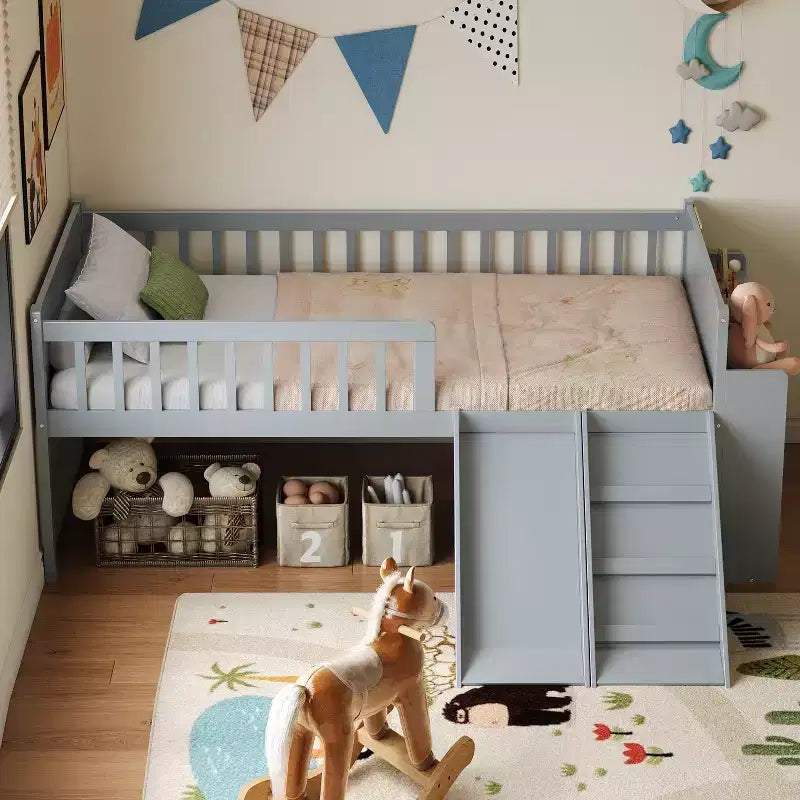 Cadre de lit jumeau avec étagère de rangement, toboggan et échelle, lit plateforme en bois avec garde-corps, gris