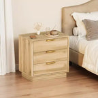 Table de chevet à rainures larges de 23,6 pouces avec 3 grands tiroirs de rangement, table de chevet moderne en bois de style Mid-Century avec poignées en métal pour chambre et salon
