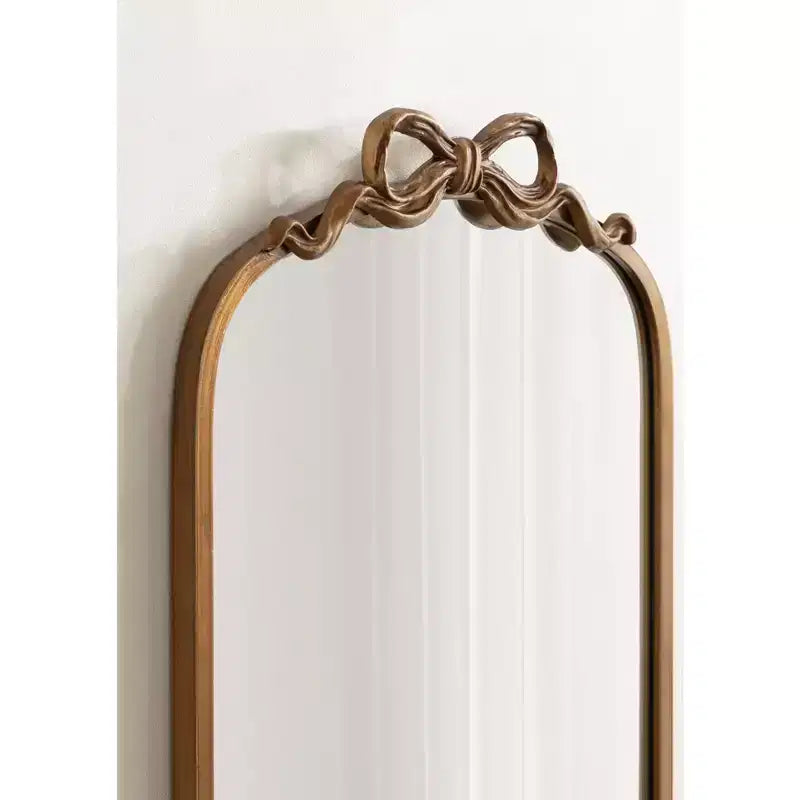 Miroir arqué Kate and Laurel Arendahl Ribbon, Or, 19x29