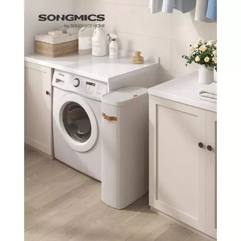 SONGMICS Panier à linge, 65 litres, Facile à monter, avec couvercle et poignées, Doublure amovible, 39 x 22 x 75 cm, Beige cappuccino