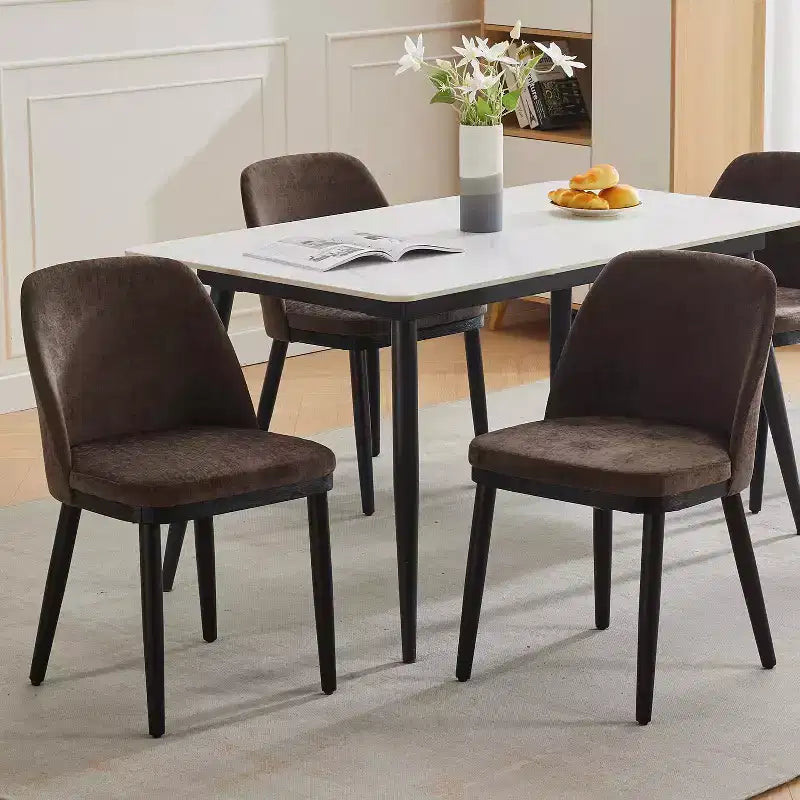 Lot de 2 chaises de salle à manger tapissées en lin. Dossier incurvé et pieds en bois de style Mid-Century pour cuisine et salon