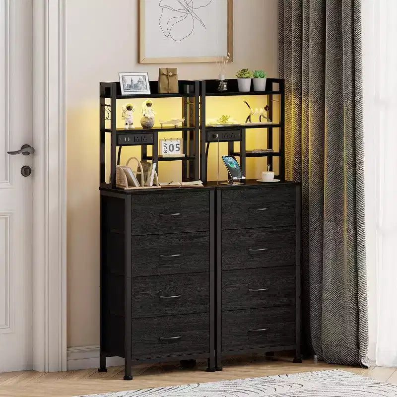 Table de chevet Qwatto avec station de charge et port USB, table de nuit haute à 4 tiroirs avec étagères pour chambre et dortoir, table d'appoint en bois et métal, finition noire