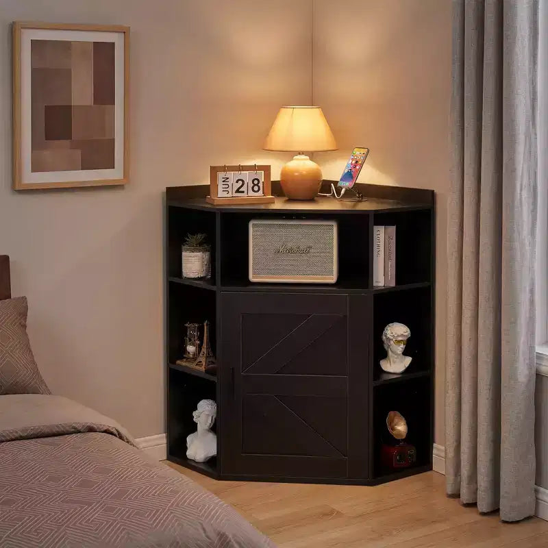 Meuble d'angle de rangement VECELO avec station de charge USB, étagère d'angle robuste avec porte de grange, bibliothèque d'angle peu encombrante pour salon