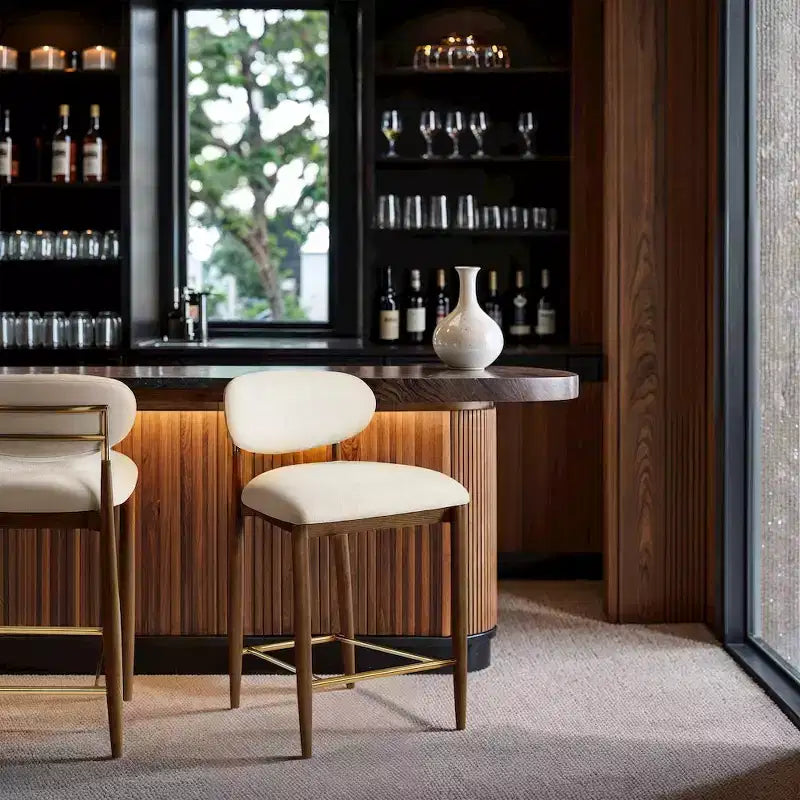 Tabouret de comptoir Riccio Meridian Furniture en noyer brun et tissu performant