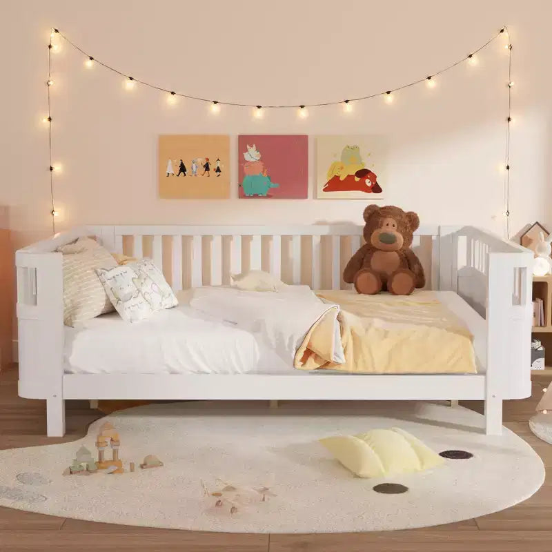 Lit de repos à plateforme en bois ModernLuxe Queen Size avec barrières de sécurité, cadre de lit bas pour enfants