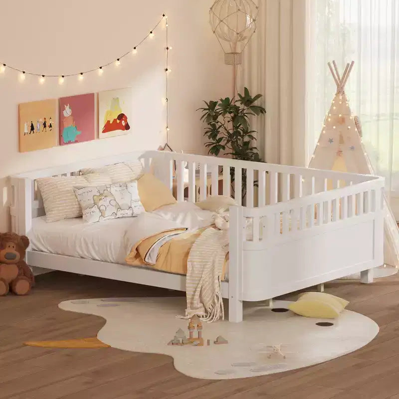 Lit de repos à plateforme en bois ModernLuxe Queen Size avec barrières de sécurité, cadre de lit bas pour enfants