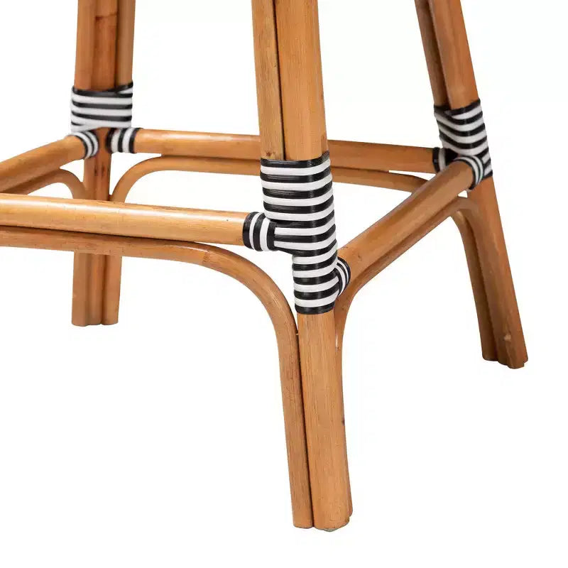 bali & pari Genica Tabouret de bar bicolore en tissage et rotin naturel Noir/Blanc