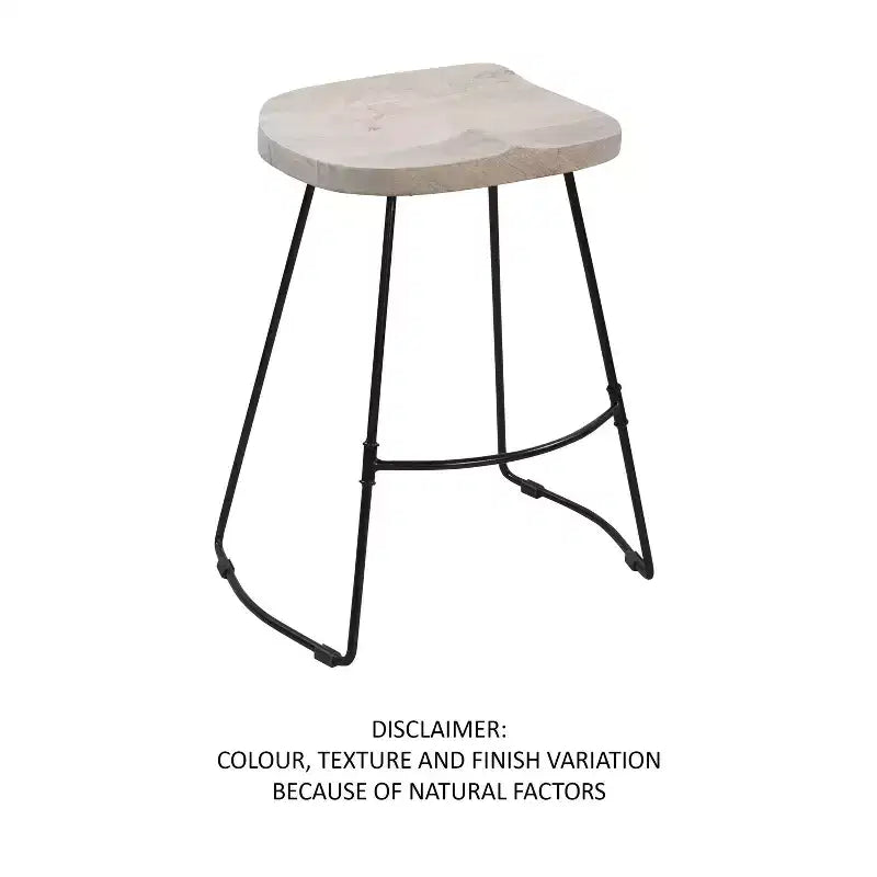 Tabouret de bar sans dossier Urban Port 61 cm, hauteur comptoir, assise selle en manguier blanchi, base en métal noir, blanc/noir