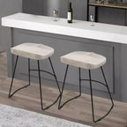 Tabouret de bar sans dossier Urban Port 61 cm, hauteur comptoir, assise selle en manguier blanchi, base en métal noir, blanc/noir