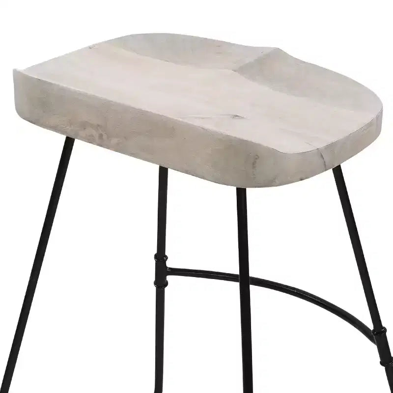 Tabouret de bar sans dossier Urban Port 61 cm, hauteur comptoir, assise selle en manguier blanchi, base en métal noir, blanc/noir