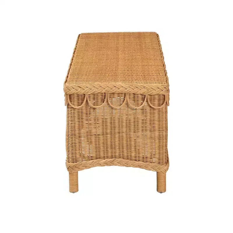 Banc d'appoint en rotin Erla de Bali et Paris avec bordure festonnée en miel clair