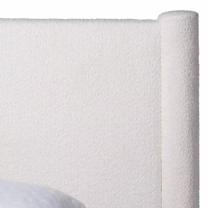 Lit plateforme King Size Baxton Studio Laria en tissu peluche blanc