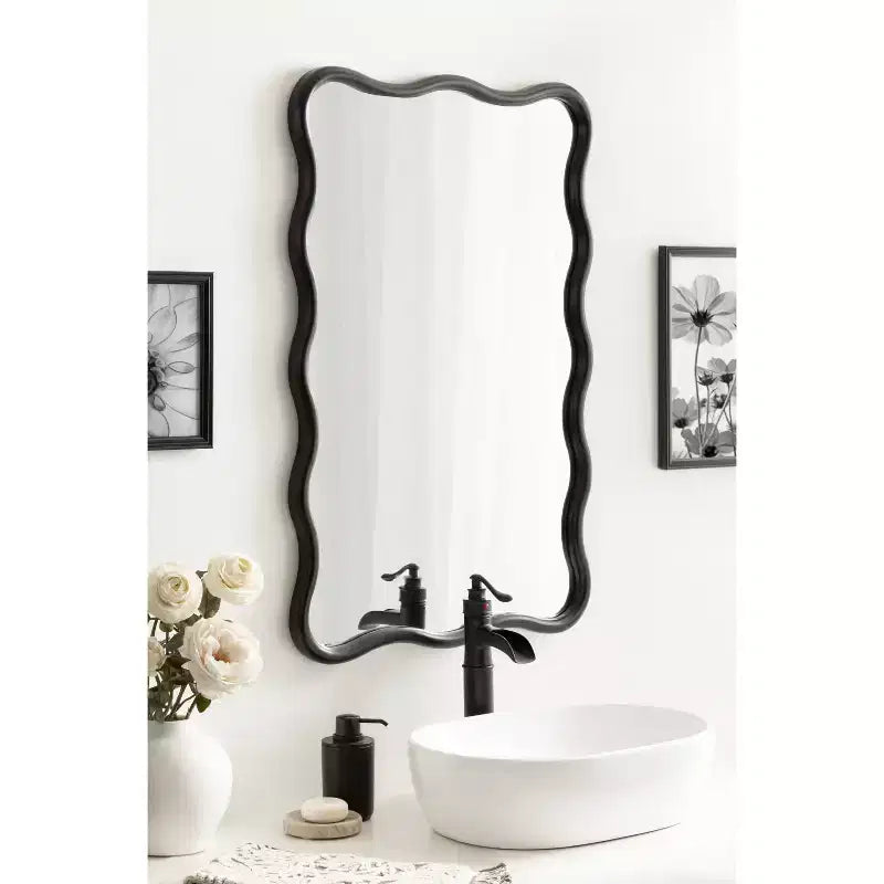 Miroir mural rectangulaire festonné Talma 24x36 Kate & Laurel All Things Decor