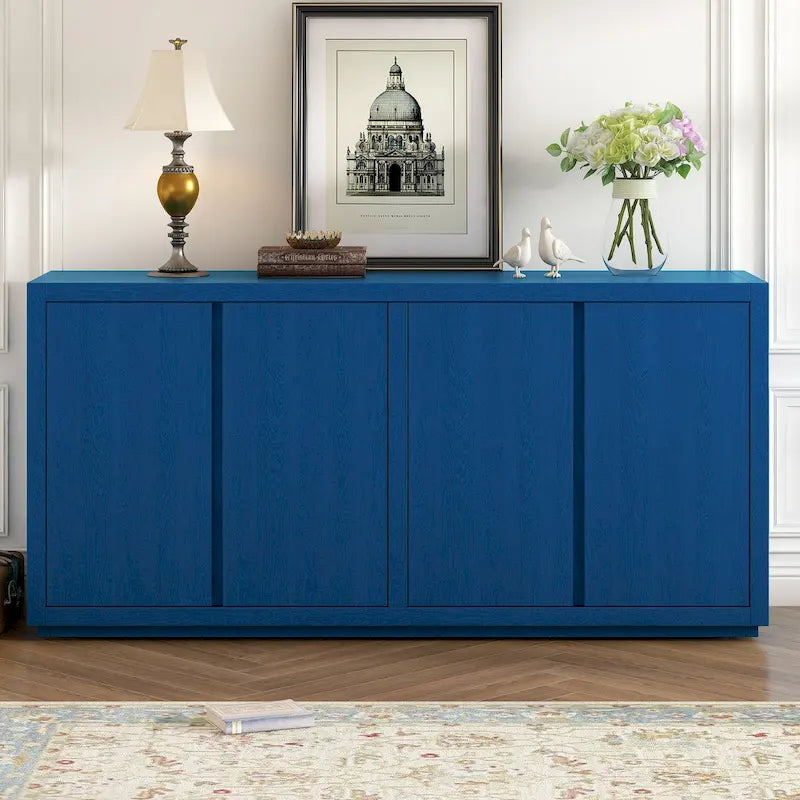 Caractéristiques distinctives d'un buffet à quatre portes avec placage de frêne, idéal pour le couloir, l'entrée ou le salon.