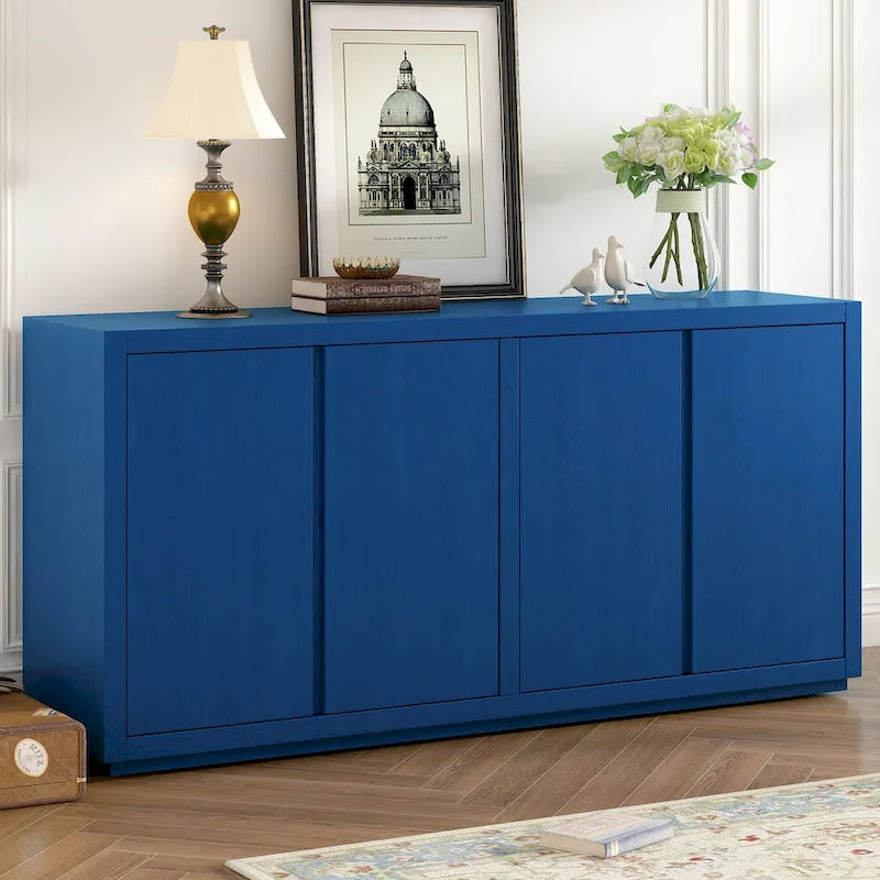 Caractéristiques distinctives d'un buffet à quatre portes avec placage de frêne, idéal pour le couloir, l'entrée ou le salon.