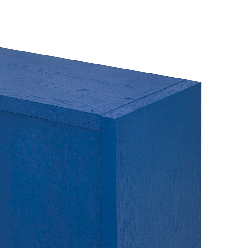 Caractéristiques distinctives d'un buffet à quatre portes avec placage de frêne, idéal pour le couloir, l'entrée ou le salon.